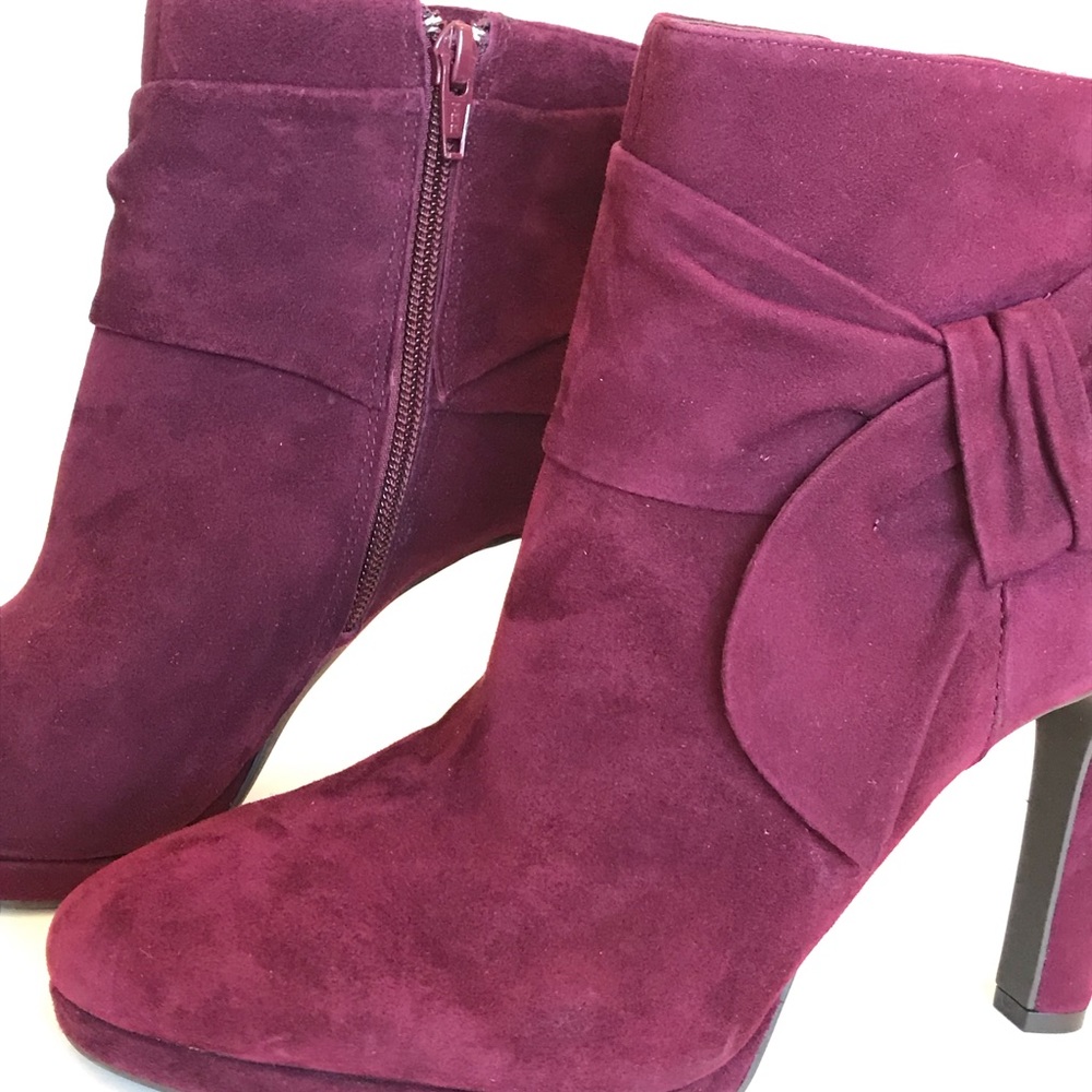⚜️SOLD⚜️. Gianni Bini Suede Bow Ankle Boots - Picture 3 of 8